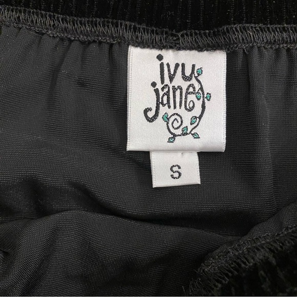 IvyJane Women’s Mini Skirt Velvet Embroidered Embellished beautiful unique small - Picture 7 of 13